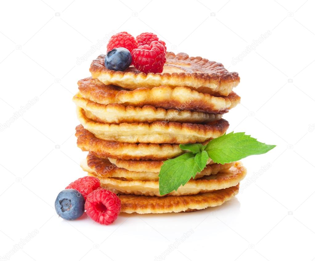 Pancakes with raspberry, blueberry and mint