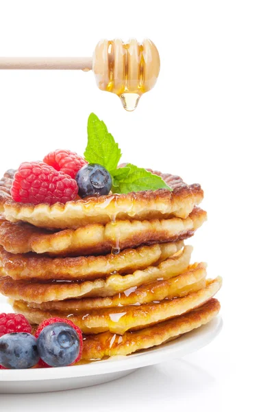 Pancakes with berries, mint and honey syrup — Stock Photo, Image