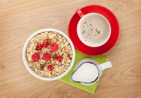 Healthy breakfast with muesli — Stock Photo, Image