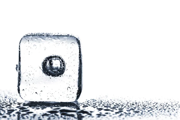 Cubo de hielo derretido — Foto de Stock