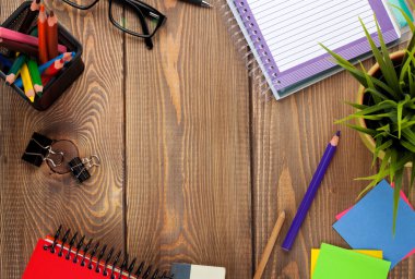 Ofis Masası not defteri, kalemler, malzemeleri