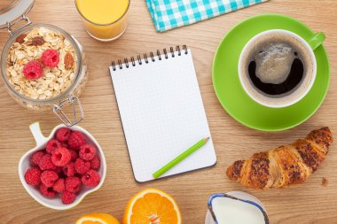 Sağlıklı kahvaltı.