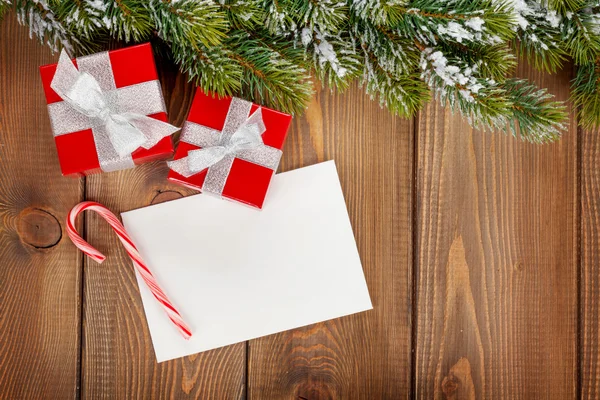 Caixas de presente de Natal e cartão de saudação — Fotografia de Stock