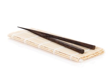 Bambu hasır üzerinde çubuklar