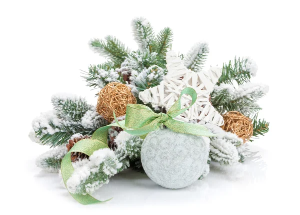 Barevné vánoční strom výzdoba a jedle — Stock fotografie