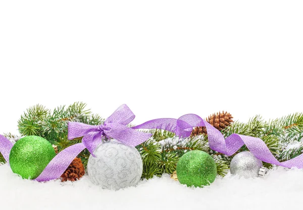 Kerstboom decor en sneeuw spar — Stockfoto