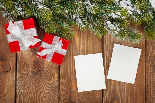 Caixas de presente de Natal e molduras para fotos — Fotografia de Stock