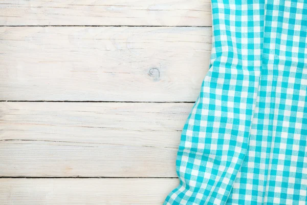 Blauwe handdoek over keukentafel — Stockfoto