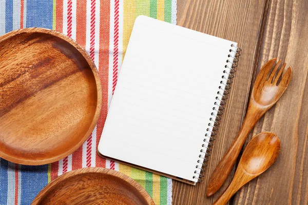 Wood kitchen utensils with notepad — Stock Photo, Image