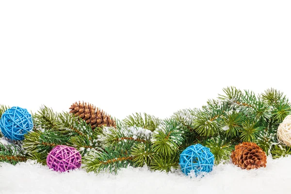 Kerstboom decor en sneeuw spar — Stockfoto