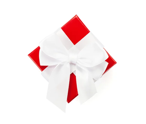 กล่องของขวัญสีแดงพร้อมริบบิ้นสีขาว — ภาพถ่ายสต็อก