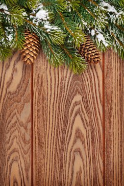 Noel ağacıyla ahşap arka plan
