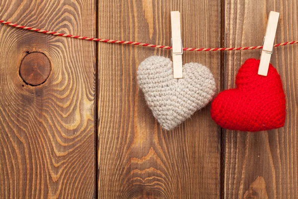 Giocattolo fatto a mano valentines cuori su corda — Foto Stock