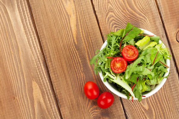 Zdravý salát s rajčaty — Stock fotografie