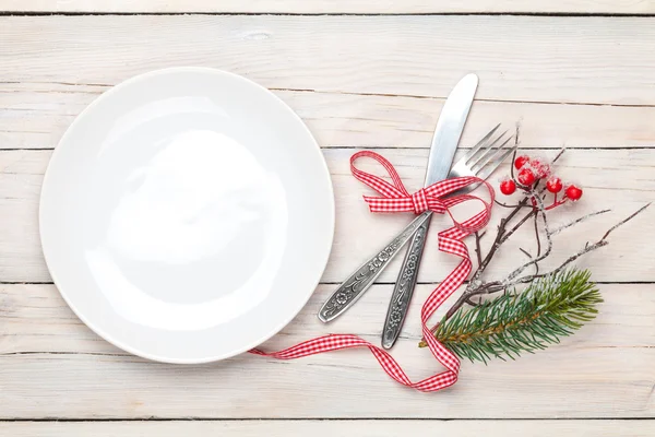 Empty plate, silverware and christmas decor — Stock Photo, Image