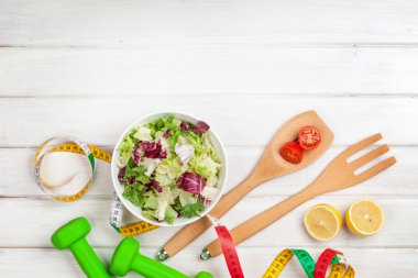 Dumbells, mezura ve sağlıklı gıda