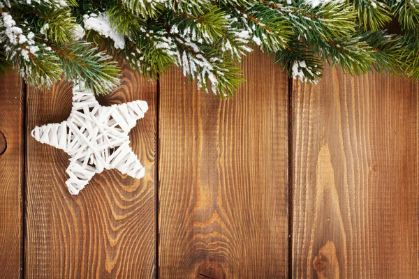 Árbol de abeto de Navidad y decoración en forma de estrella — Foto de Stock