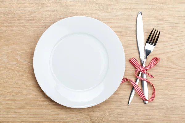 Empty plate with silverware — Stock Photo, Image