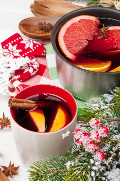 Christmas mulled wine  with fir tree — Stock Photo, Image