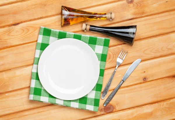 Empty plate, silverware and towel — Stock Photo, Image