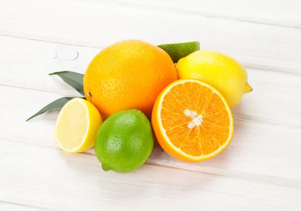 Oranges, limes and lemons — Stock Photo, Image