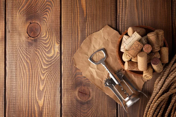 Bowl with wine corks and corkscrew — Stock Photo, Image