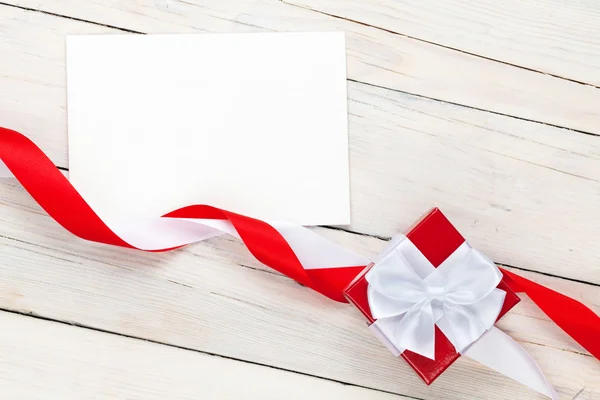 Tarjeta fotográfica y caja de regalo — Foto de Stock