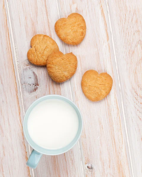 Cup of milk and heart shaped cookies — Stock Photo, Image