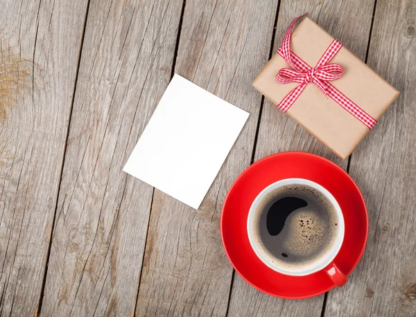 Tasse à café et boîte cadeau Images De Stock Libres De Droits