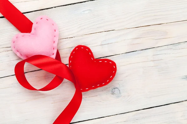 San Valentino sfondo con cuori fatti a mano giocattolo — Foto Stock