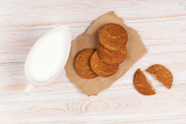 Milchkanne und Lebkuchen — Stockfoto