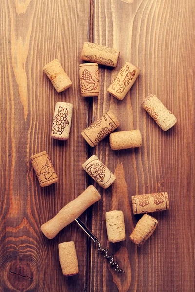 Wine corks and corkscrew — Stock Photo, Image