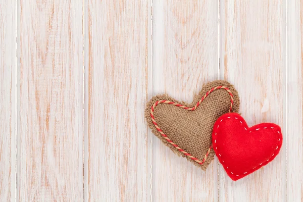Valentinky den pozadí s hračkou srdce — Stock fotografie