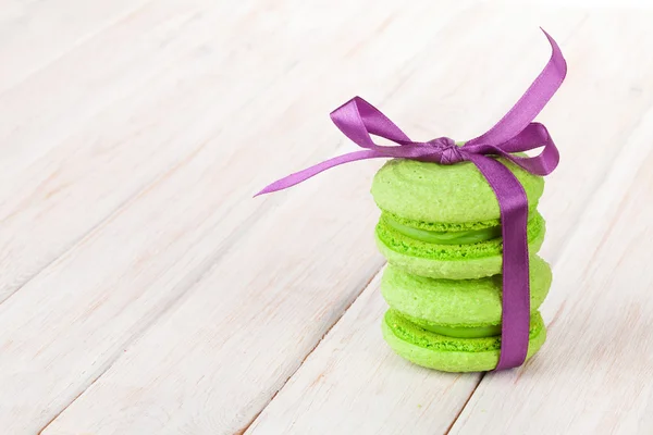 Macarons verts avec ruban violet — Photo