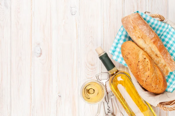 Vino bianco e pane — Foto Stock