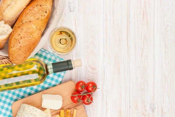 Vin blanc, fromage et pain — Photo