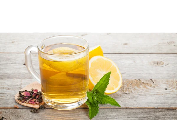 Πράσινο τσάι με λεμόνι και μέντα — Φωτογραφία Αρχείου