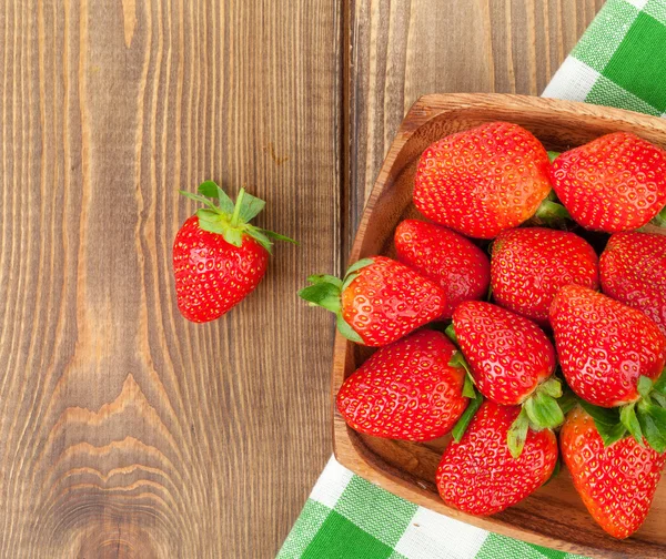 Fresh ripe strawberry in bowl — Stock Photo, Image