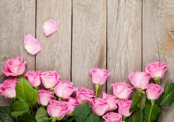 Valentines day background with pink roses — Stock Photo, Image