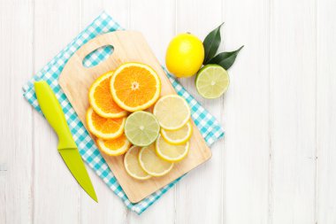 Narenciye meyve. Portakal, limon ve limon