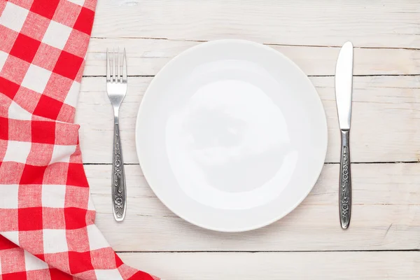 Empty plate, silverware and towel — Stock Photo, Image