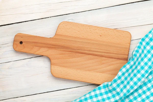 Utensílios de cozinha sobre mesa de madeira — Fotografia de Stock