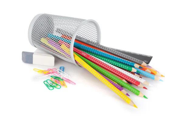 Crayons colorés et outils de bureau — Photo