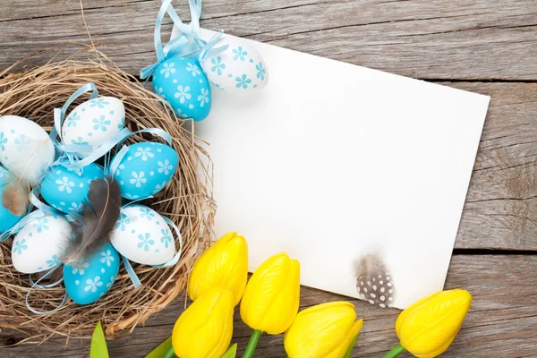 Tarjeta de felicitación de Pascua con huevos —  Fotos de Stock