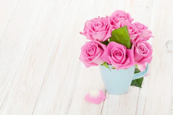 Fresh spring garden pink roses bouquet — Stock Photo, Image