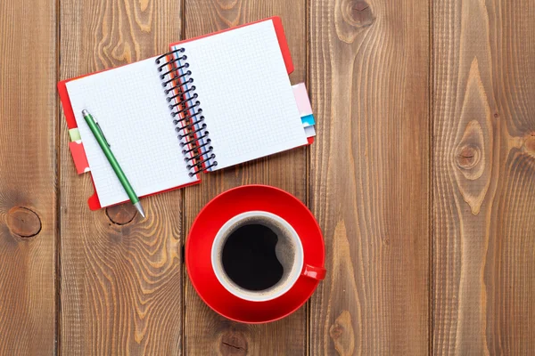 Mesa de escritório com café — Fotografia de Stock