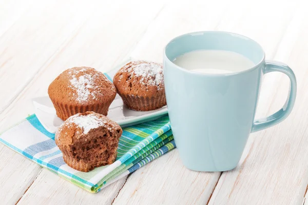 Cup of milk and cakes — Stock Photo, Image