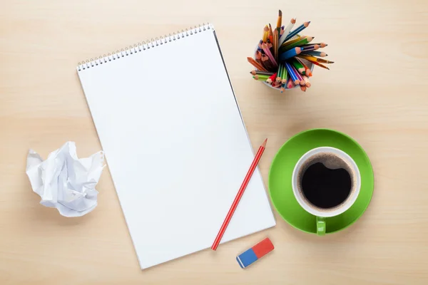 Bureau tafel met benodigdheden — Stockfoto