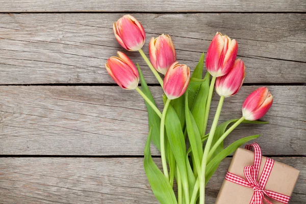 Tulipan kolorowy bukiet i Dar pole — Zdjęcie stockowe