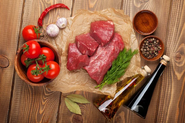 Nyers filé marha steak és a fűszerek — Stock Fotó